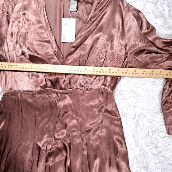 H&M Viscose Long Sleeve Faux Wrap Pale Pink Satin Midi Dress Size Small - Picture 2 of 12